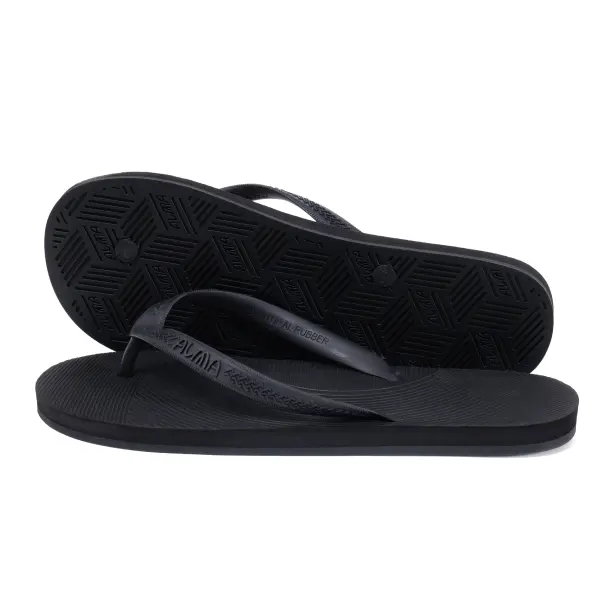 Personalized thong flip flops that combine comfort and style, making them a must-have for your summer collection.