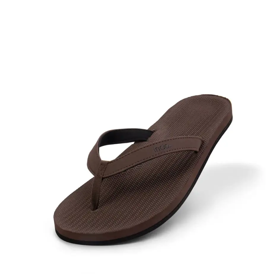 Luxurious custom essential flip flops, blending comfort and sophistication for the ultimate summer footwear experience.