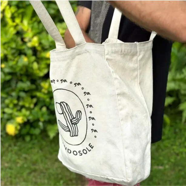 Personalized organic cotton tote bags, eco-friendly and stylish, ideal for shopping trips or daily use while promoting sustainability.