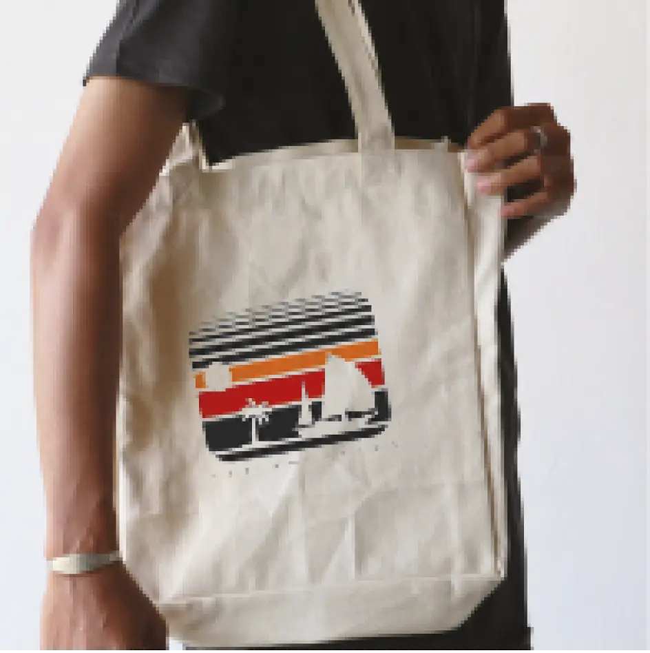 Personalized organic cotton tote bags with printing options, combining sustainability and style effortlessly.