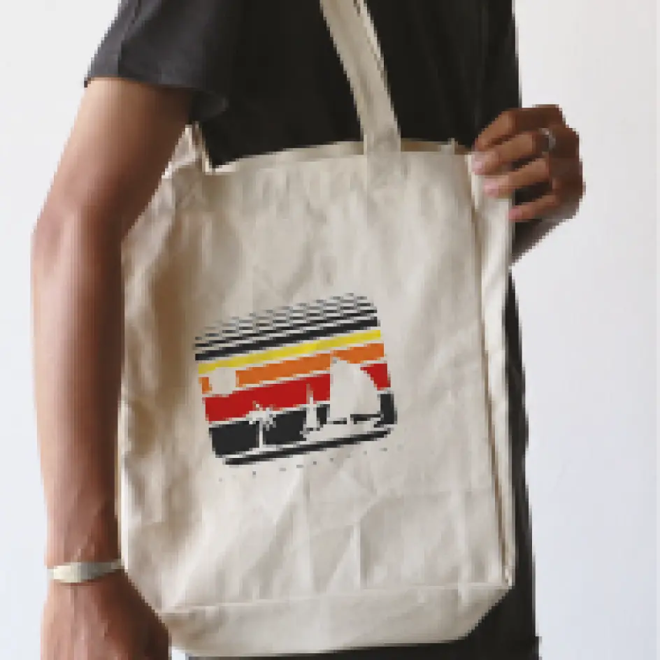 Customizable organic cotton tote bags with printing options, ideal for promoting your brand sustainably.