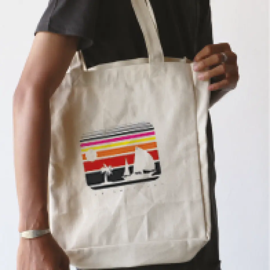 Stylish organic cotton tote bags with customizable printing options, perfect for eco-conscious shoppers.