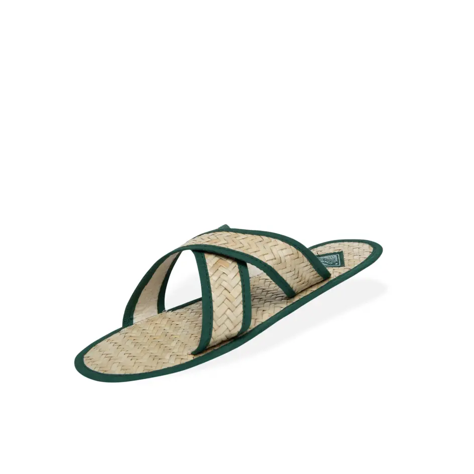 Cozy IN ROOM CROSS STYLE slippers designed for ultimate comfort and relaxation at home. Perfect for lounging around.