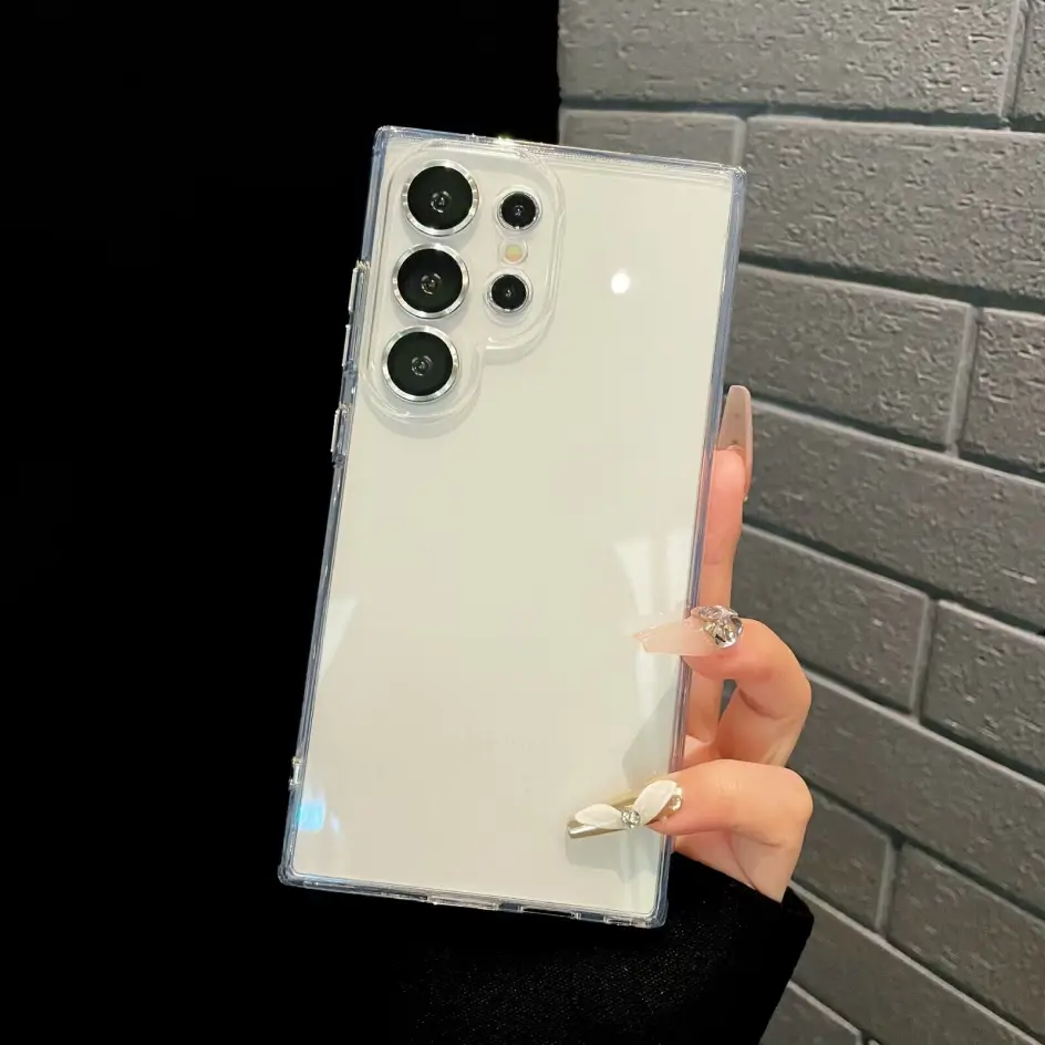 Classic clear shockproof Samsung S24 case, offering ultimate transparency to showcase the original design of your device.