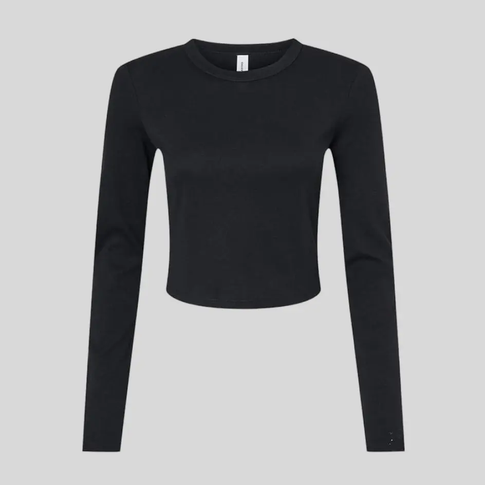 Classic black crop tee, offering a sleek and versatile everyday look.